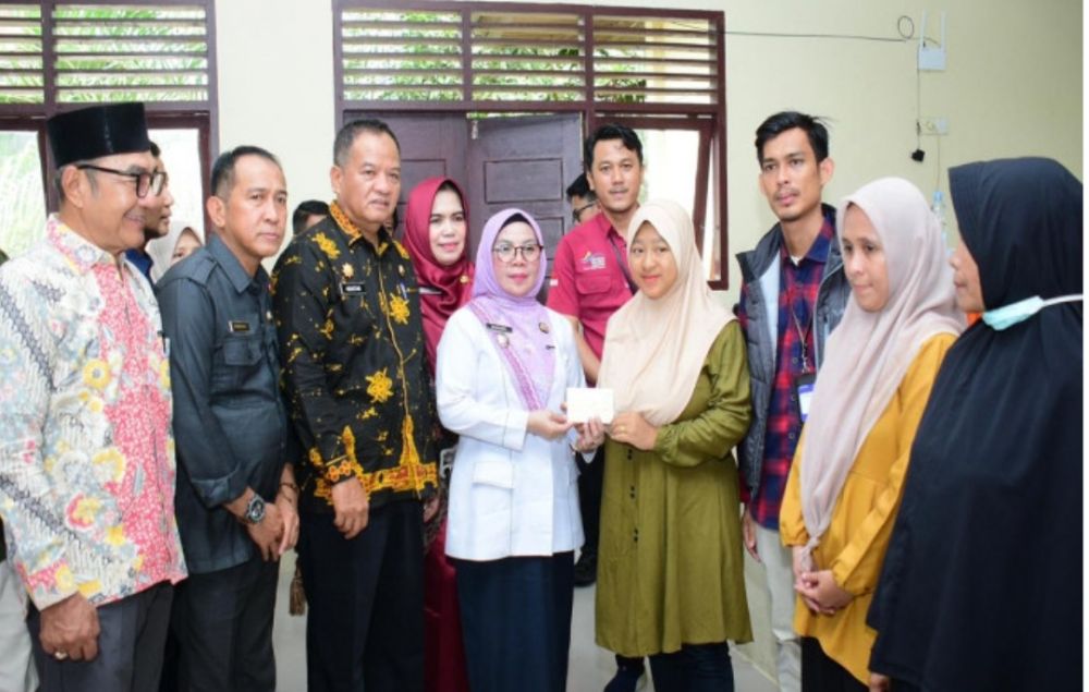 Senyum Warga Kampar Utara Saat Terima KKS, Harapan Baru di Tengah Tekanan Ekonomi