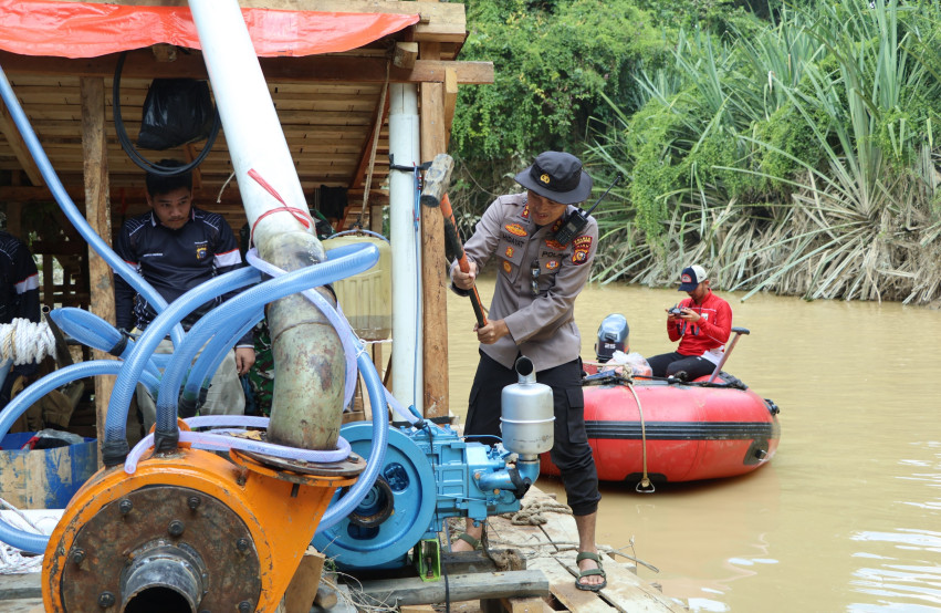 Berantas PETI di Kuantan Singingi: 145 Rakit Tambang Emas Ilegal Dimusnahkan di Sungai Kuantan