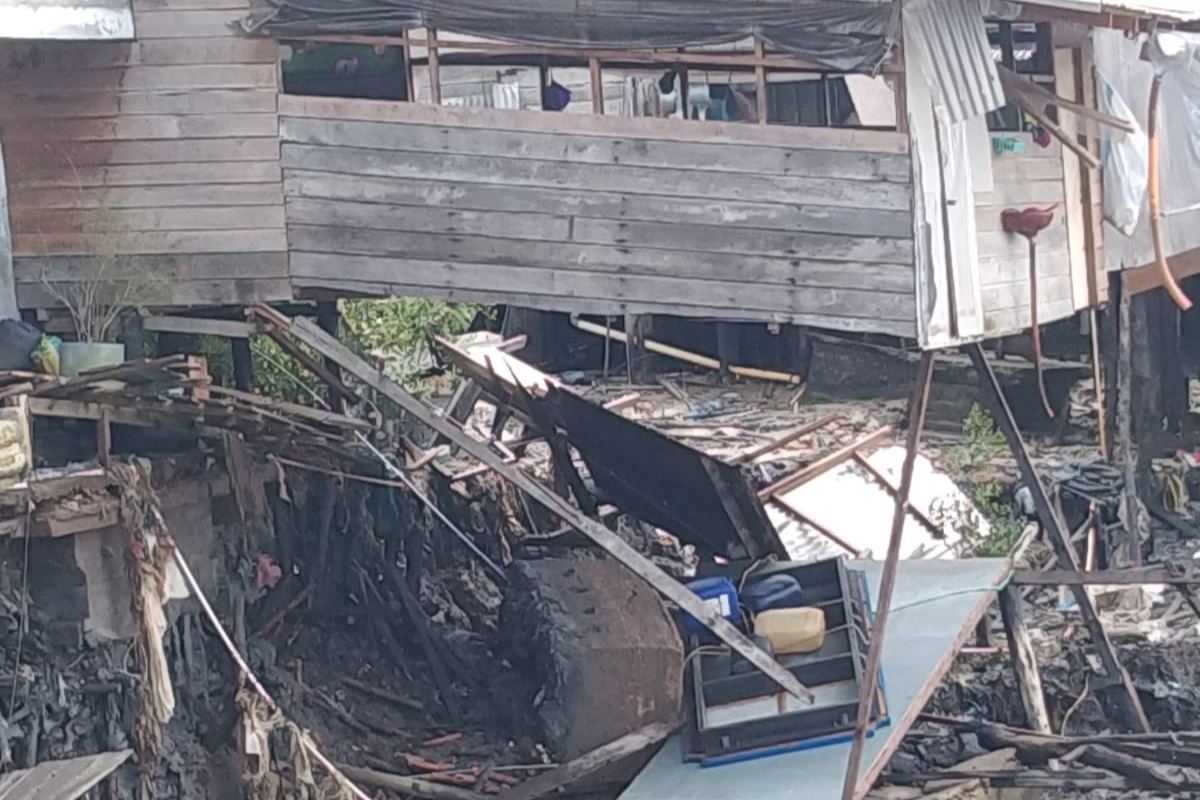 Dua Hari Berturut, Abrasi Sungai Rusak Rumah Warga di Inhil