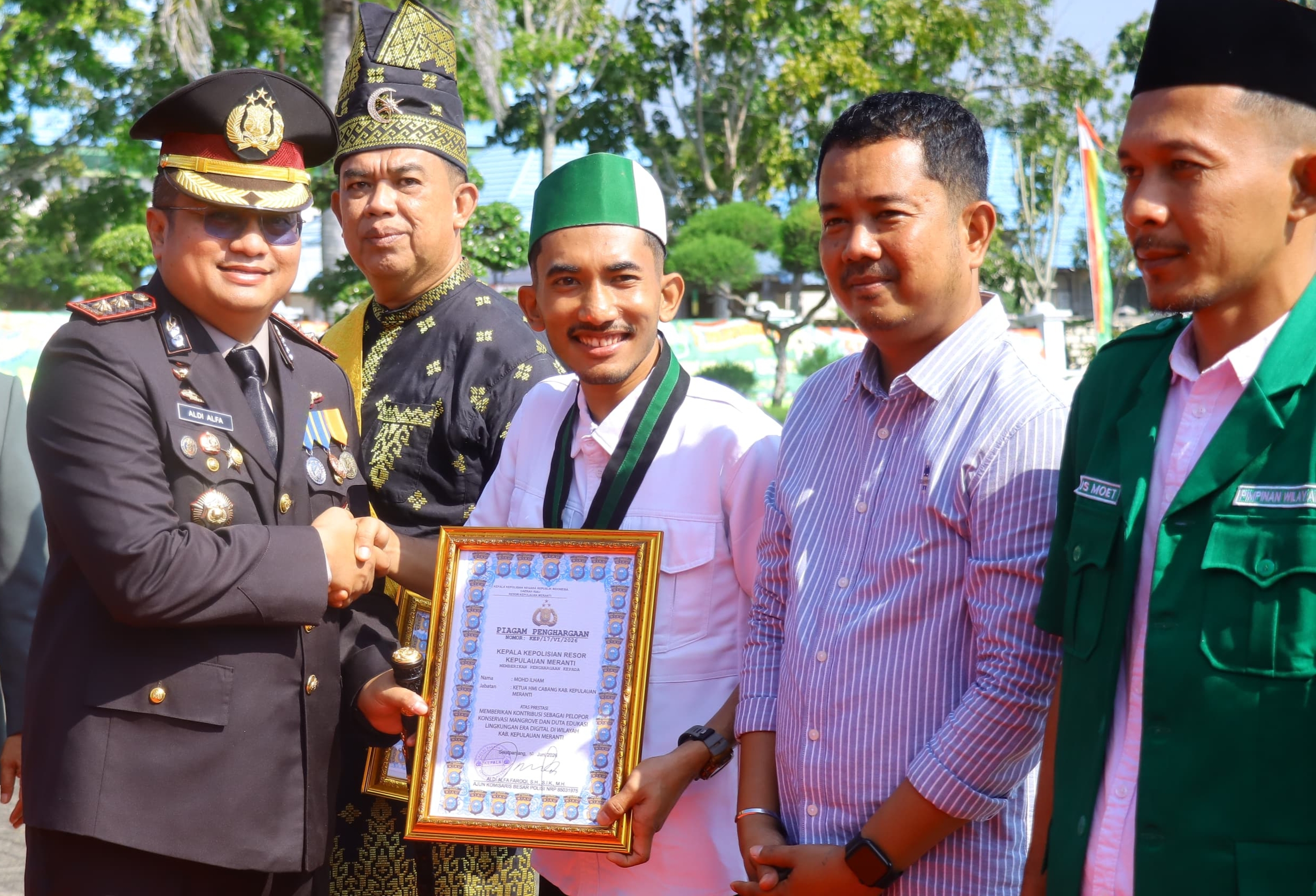 Piagam Penghargaan dari Polres Kepulauan Meranti, Ilham: Pengingat Komitmen Menyuarakan Keadilan Ekologis
