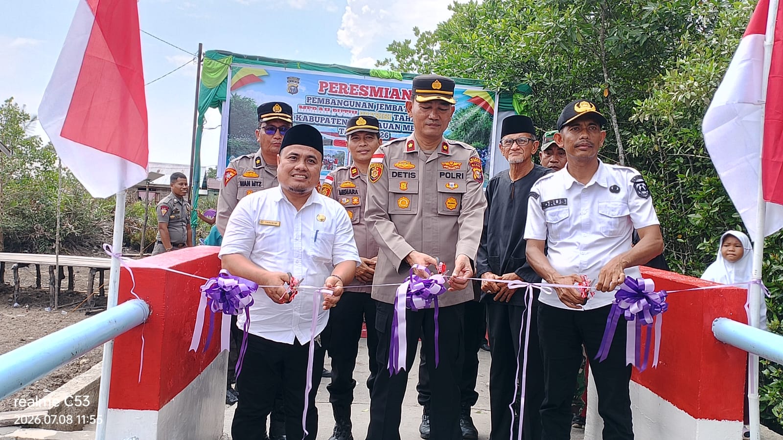 Warga Desa Mayang Sari Sambut Antusias Peresmian Jembatan Merah Putih Presisi