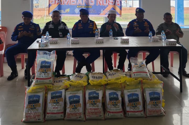 Ditpolairud Polda Riau Gelar Program JALUR di Inhil, Salurkan Bantuan Sembako dan Bibit Pohon untuk Warga Pesisir