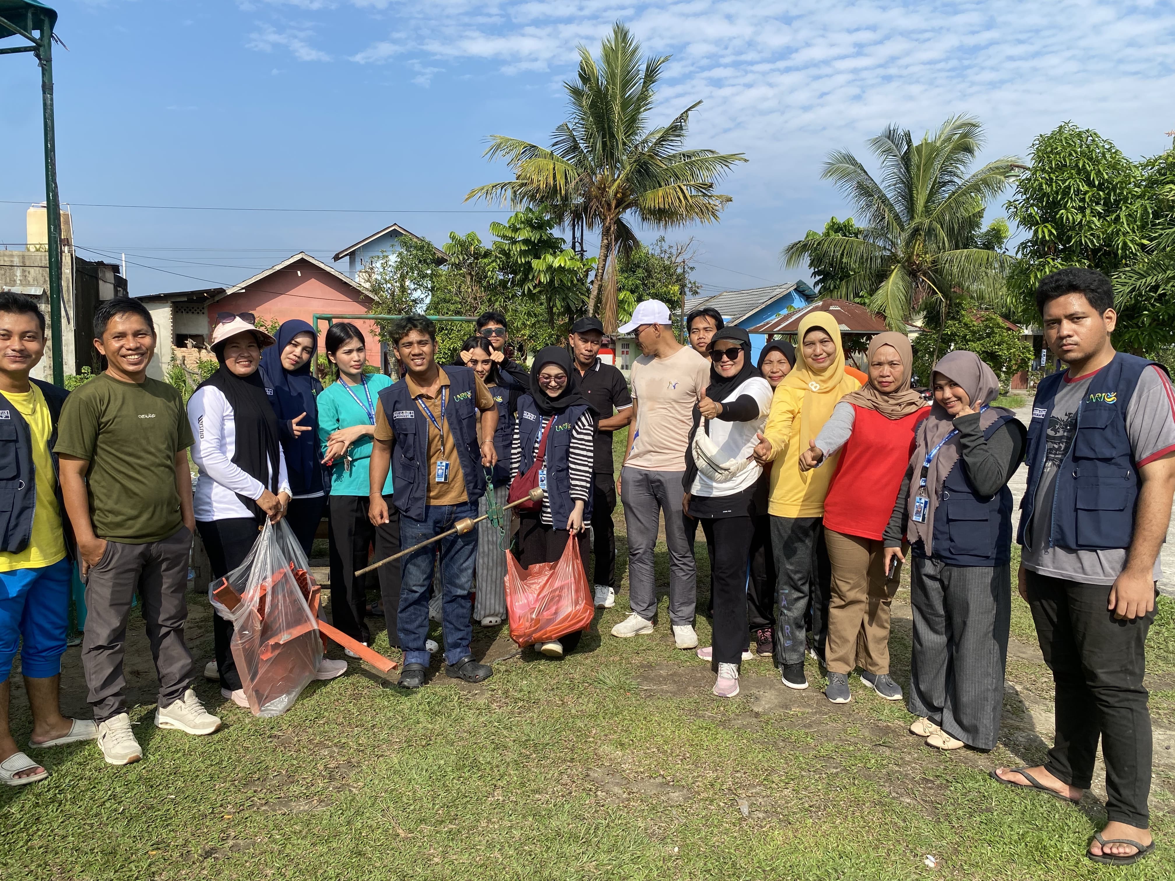 Kelompok FISIP Berdampak untuk Negeri Gelar Program Tukar Sampah Jadi Uang di RW 01 Kelurahan Pematang Kapau
