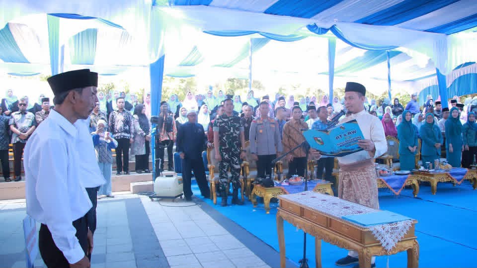 Wali Kota Minta Ketua RT dan RW Rumbai Timur Langsung Bekerja Usai Dilantik