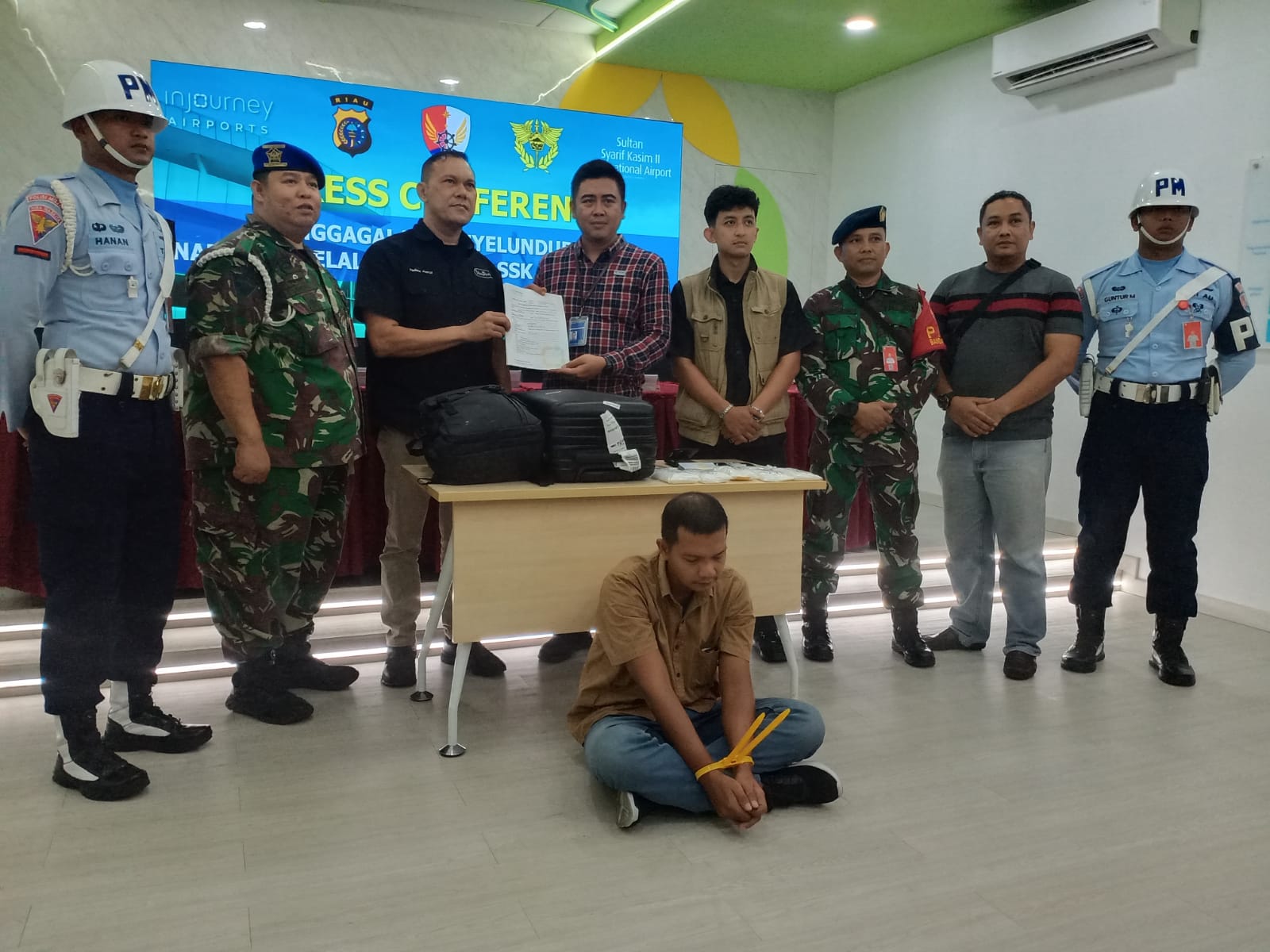 Petugas Gagalkan Penyelundupan 1 Kg Sabu di Bandara SSK II Pekanbaru