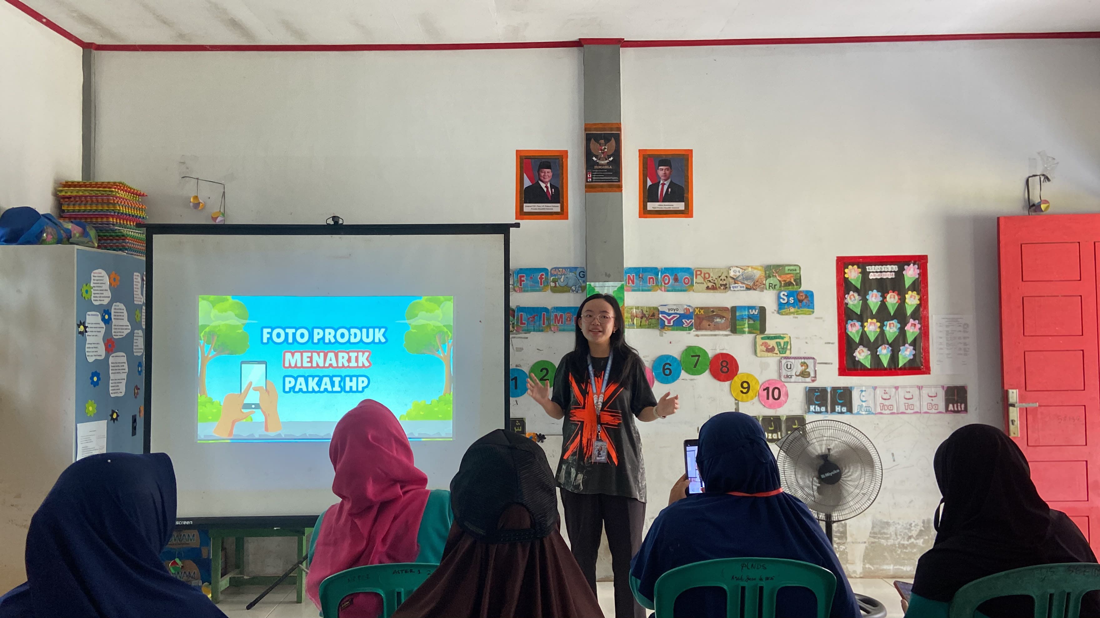 Mahasiswa UNRI Latih UMKM dan Ibu PKK Desa Sering Fotografi Produk untuk Promosi Digital