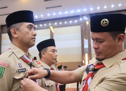 Wako Agung: Lencana Darma Bakti Ketua Kwarcab Jadi Kebanggaan Pramuka Pekanbaru