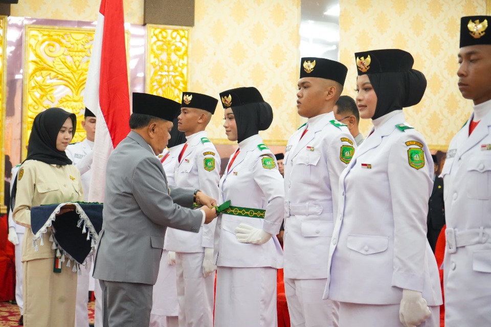Bupati Meranti Kukuhkan Paskibra 2026, Tekankan Nasionalisme dan Tanggung Jawab Generasi Muda