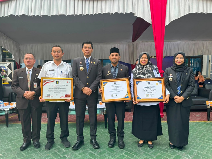 Pemkab Kampar Raih Tiga Penghargaan Bidang Reformasi Hukum dan JDIH di Riau