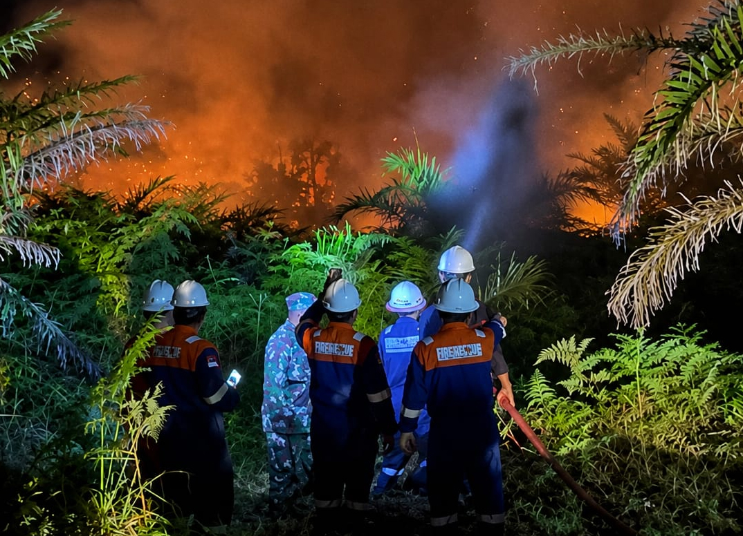 Karhutla Dekati Sumur Minyak BSP, Bupati Siak Turun Langsung hingga Dini Hari