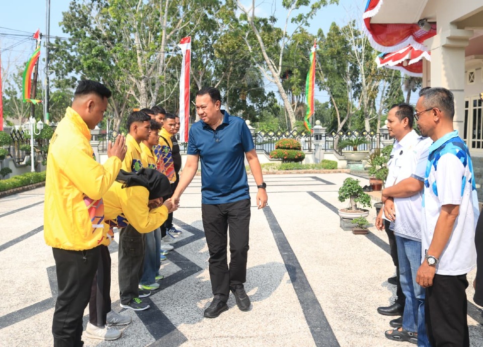 Wabup Muzamil Lepas Delapan Petinju Meranti Berlaga di Kejurprov Tinju 2026