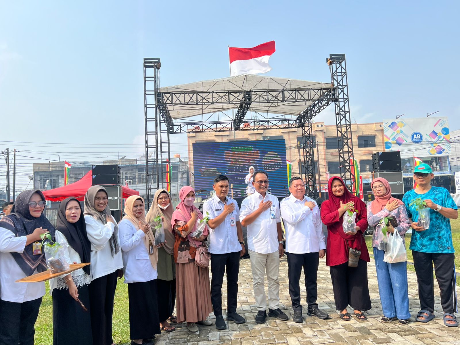 Tekan Inflasi dari Rumah, Pemprov Riau Bagikan 1.000 Bibit Cabai Gratis