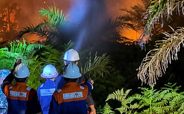Karhutla Dekati Sumur Minyak BSP, Bupati Siak Turun Langsung hingga Dini Hari