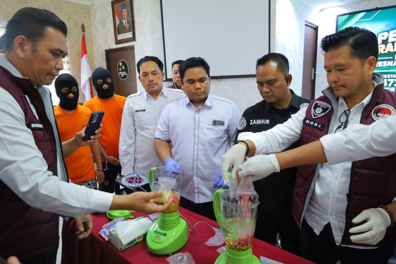Polresta Pekanbaru Musnahkan 1.473 Butir Ekstasi, Sabu, dan Cartridge Etomidate