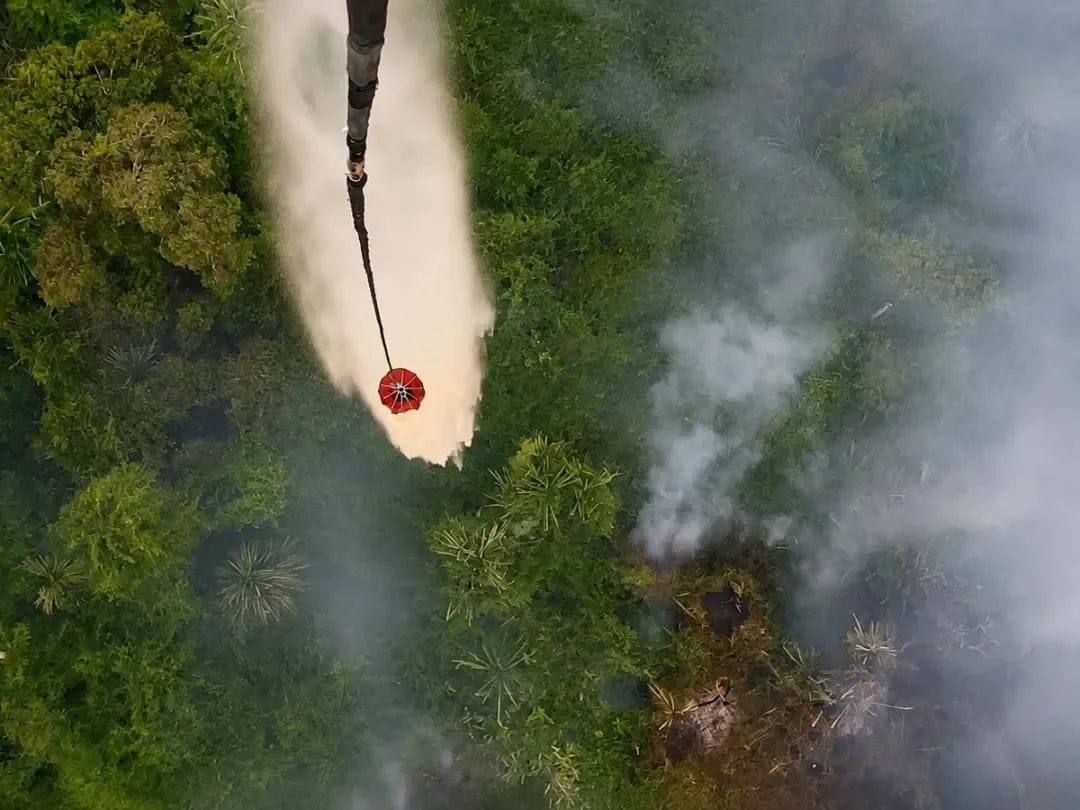 Heli Water Bombing dan OMC Gempur Karhutla Tiga Kabupaten