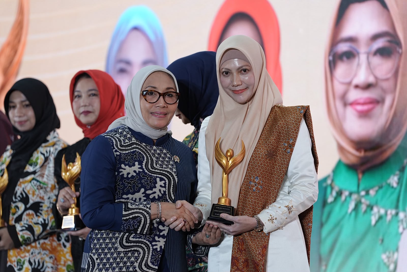 Ketua TP PKK Pekanbaru Raih Penghargaan Nasional Pendidikan dan Literasi