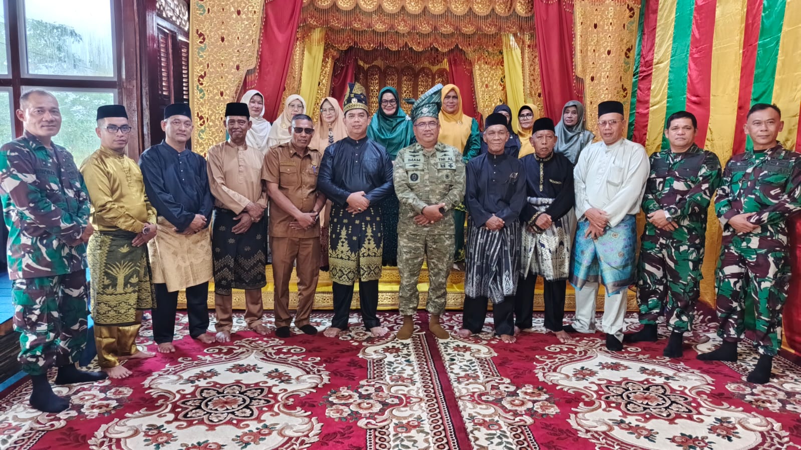 Tepung Tawar LAMR Meranti Jadi Penghormatan untuk Tim Mabes TNI Usai Tangani Karhutla