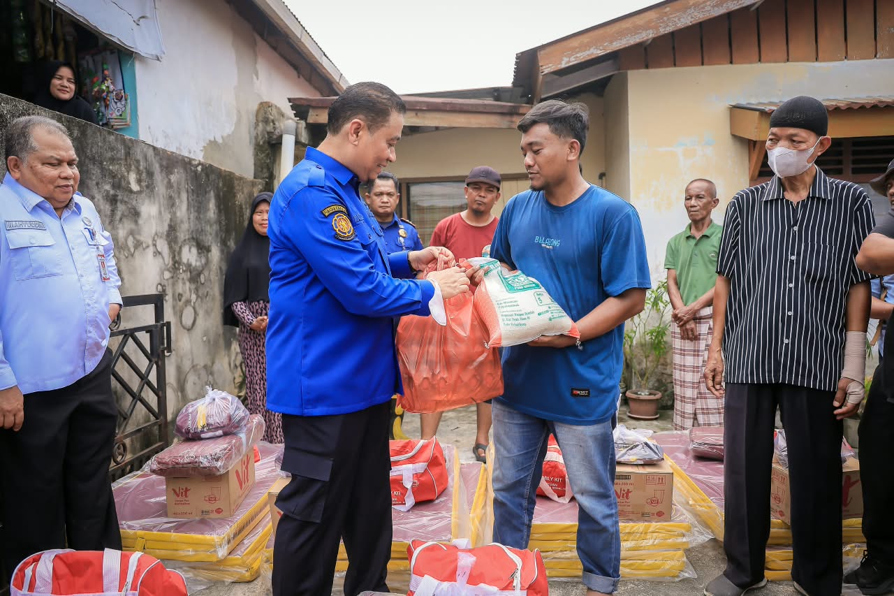 Pemko Pekanbaru Bantu 7 KK Korban Kebakaran di Rumbai, Perlengkapan Sekolah Anak Diganti