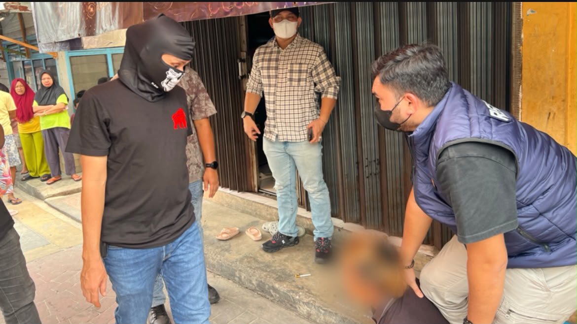 Enam Pria Diamankan dalam Operasi Sarang Narkoba di Pekanbaru, 20 Paket Diduga Sabu Disita