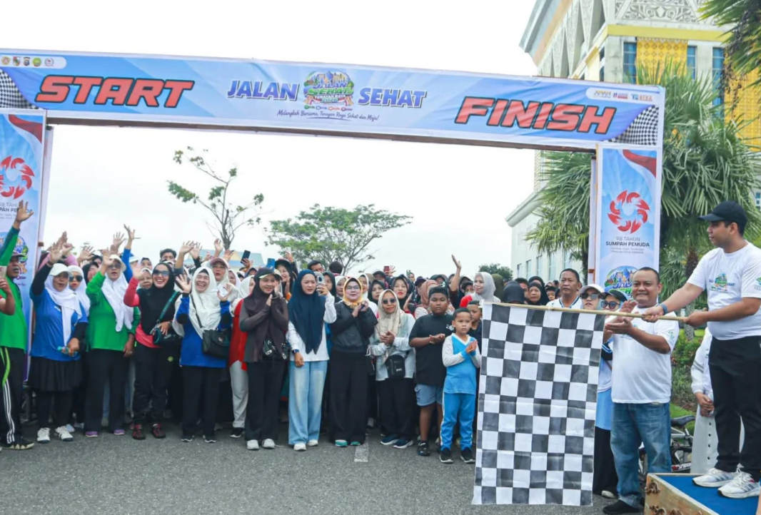 Wawako Pekanbaru Ajak Pemuda Tenayan Raya Perkuat Persatuan Lewat Jalan Sehat