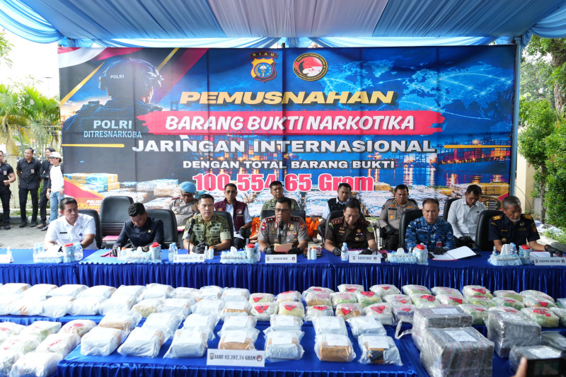 Kapolda Riau Musnahkan 100,5 Kilogram Sabu, Hasil Pengungkapan Jaringan Narkoba Internasional