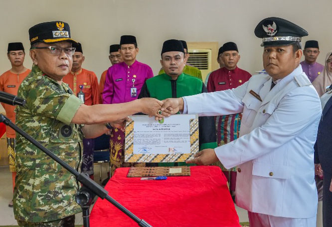 Lantik 29 Pejabat, Bupati Asmar Tekankan Integritas dan Percepatan Kinerja Pemkab Meranti