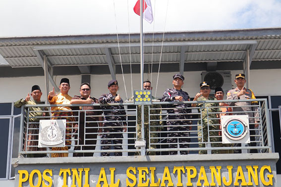 Perkuat Sinergi Maritim, Danlanal Dumai dan Bupati Asmar Resmikan Dapur Posal Selatpanjang
