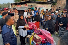 Bupati Siak Temui Teman Semasa di Pesantren yang Jadi Korban Kebakaran Tualang