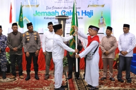 Tepung Tawar Iringi Langkah 110 Calon Haji Meranti, Bupati Asmar: Jaga Niat dan Kesehatan di Tanah Suci