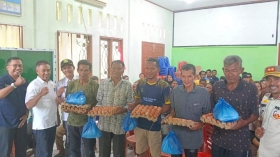Pemkab Meranti Salurkan Bantuan untuk Warga yang Kehilangan Penghasilan dari Panglong Arang