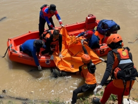 Hilang Usai Perahu Terbalik, Mayat Pegawai PNM Ditemukan Tersangkut Kayu di Sungai Indragiri