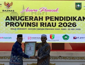 Dari Santri hingga Penggerak Pendidikan, KH Muhammad Mursyid Raih Penghargaan Pengabdian Seumur Hidup