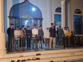 Sekcam Merbau dan Ketua DPRD Lepas Pawai Takbir, Warga Tumpah Ruah di Teluk Belitung