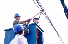 Wali Kota Pekanbaru Tertibkan Kabel Jaringan yang Semrawut di Jalan Ronggo Warsito