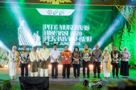 Wawako Pekanbaru Hadiri Pembukaan PIT dan Mukernas Hisfarsi PP IAI di SKA Co-Ex