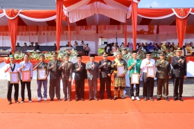 HUT Bhayangkara ke-80, Ketua HMI Kepulauan Meranti Terima Penghargaan dari Kapolres