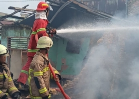 Kebakaran di Jalan Agus Salim Pekanbaru, 9 Unit Damkar Dikerahkan
