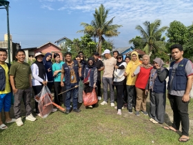 Kelompok FISIP Berdampak untuk Negeri Gelar Program Tukar Sampah Jadi Uang di RW 01 Kelurahan Pematang Kapau