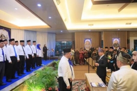 Wali Kota Lantik 63 Ketua RT/RW dan Kukuhkan Dasawisma Kecamatan Pekanbaru Kota