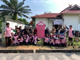 KUKERTA Berdampak UNRI Laksanakan Gerakan Penanaman TOGA Bersama Warga Kampung Sungai Kayu Ara
