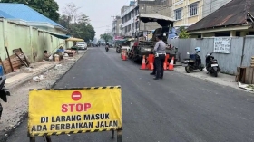 Pengaspalan Jalan Teratai Capai 70 Persen, Dilanjutkan Pengerjaan Bahu Jalan dan Drainase