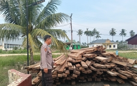 Polisi Sita 483 Keping Kayu Olahan Diduga Ilegal di Rohil