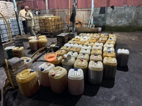Polda Riau Sita 6.500 Liter Solar Subsidi di Kandis, Pemilik Gudang dan Sopir Ditangkap