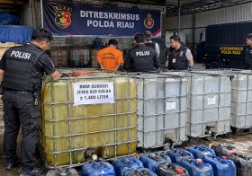 Polda Riau Bongkar Gudang Solar Subsidi di Pekanbaru, 1.400 Liter BBM Disita